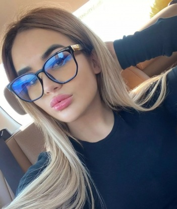 Живу в Москве и рада приветствовать истинных ценителей наслаждения в своих уютных апартаментах. У меня есть опыт и умение угодить каждому мужчине, мои услуги насыщены страстью и разнообразием. 🌶️
Я предлагаю широкий спектр эротических услуг, от нежных классических массажей до разнообразных ролевых игр и фетишей. Расслабляющий массаж, оральные ласки, горячий секс – я готова открыть для тебя новые грани удовольствия и исполнить все твои сокровенные фантазии. 💫
Не поверишь, я – настоящая экспертка в искусстве флирта и чарующих ласк. Посмотри на мои фото – они говорят сами за себя! Я обладаю обворожительной внешностью, ухоженностью и страстным телом, готовым быть полностью в твоем распоряжении. 💕
Меня ценят и любят мои постоянные клиенты, они говорят, что время проведенное со мной – настоящий рай на земле. Я знаю, как создать особую атмосферу, чтобы ты почувствовал себя по-настоящему желанным и удовлетворенным. Мои нежные прикосновения, ласки и шепот сладких слов оставят неизгладимый след в твоей памяти. 💘
Дорогой, не упускай шанс познакомиться со мной лично! Записывайся на встречу прямо сейчас, и я устрою настоящий праздник страсти и наслаждения. Жду тебя в Москве, чтобы мы вместе окунулись в мир нашей секретной удовлетворенности. 💋 Александра